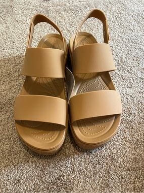 Crocs Brooklyn Low Wedges, Platform Sandals